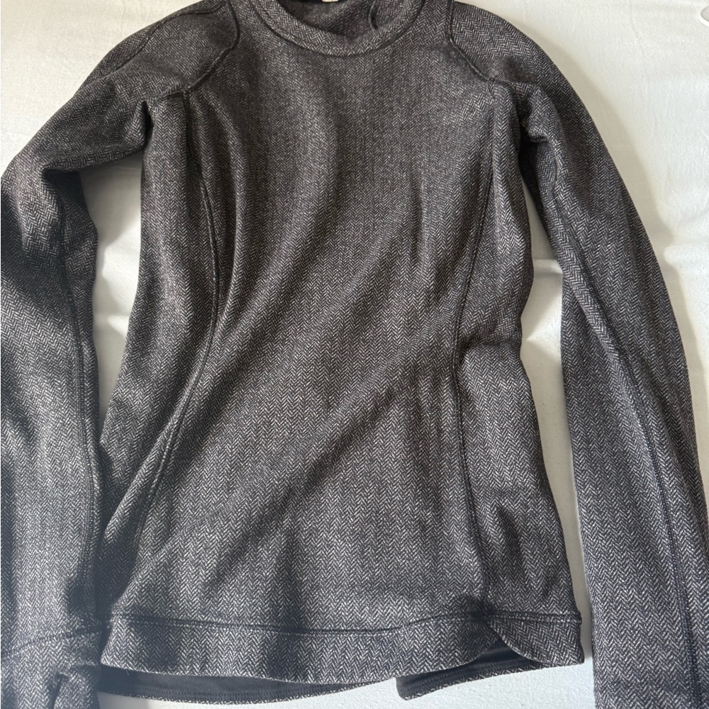 Lululemon Grey Long Sleeve Shirt